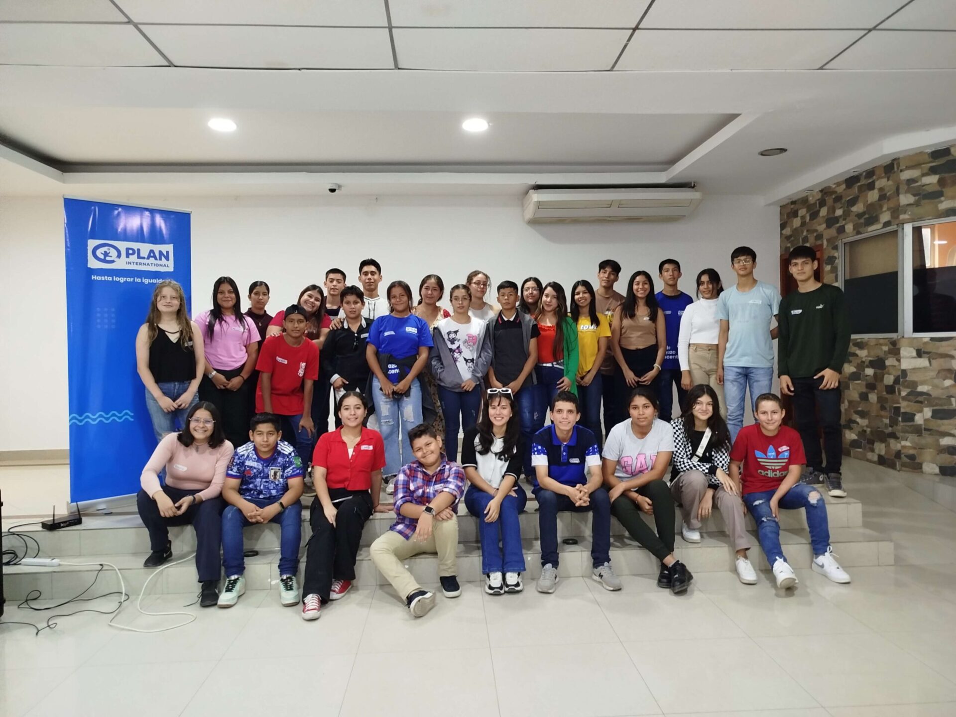 Young participants from adolescent clubs in Portoviejo and ROC gather for a group photograph during a Youth Rights Agenda workshop in Ecuador. The session brings together young rights promoters to discuss priorities for children and young people, strengthen participation and contribute to advocacy activities.